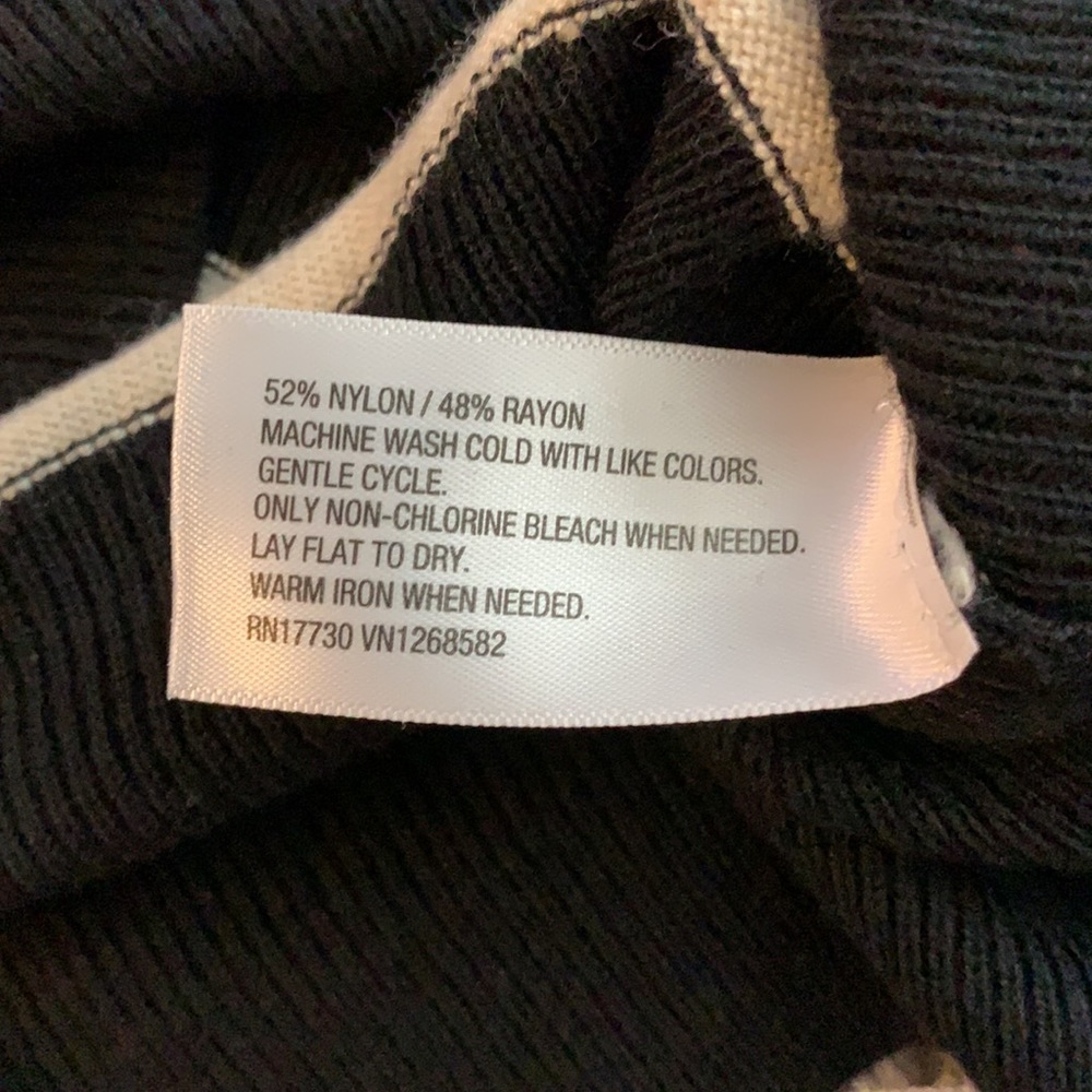 Sweater - Picture 4 of 4